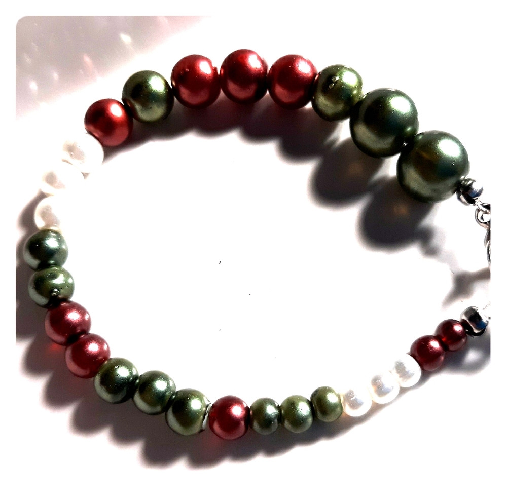Glass pearl bracelet